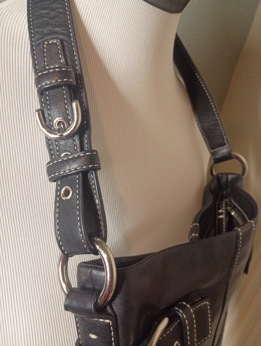 Coach Black Leather SOHO Shoulder Bag - Sleek Purse- Never Used - Picture 4 of 11